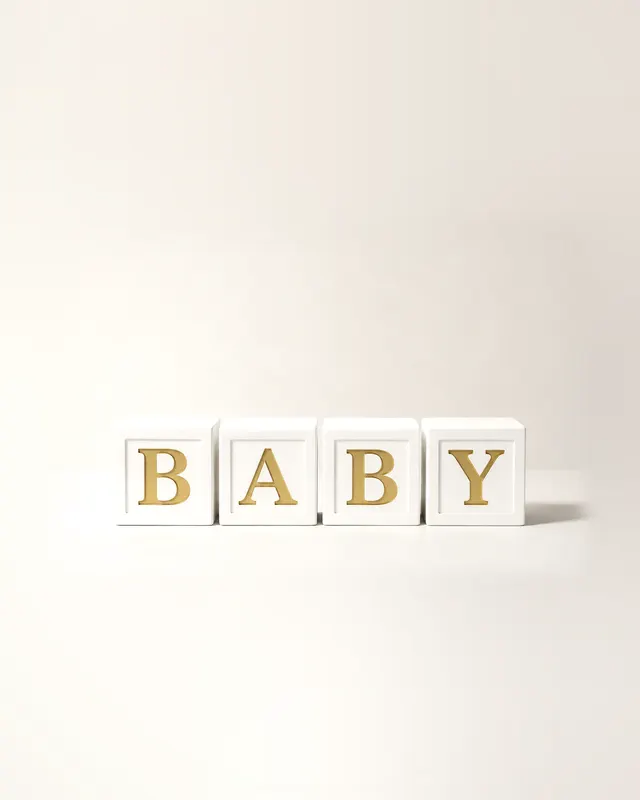 Cubos "BABY" blancos con letras doradas
